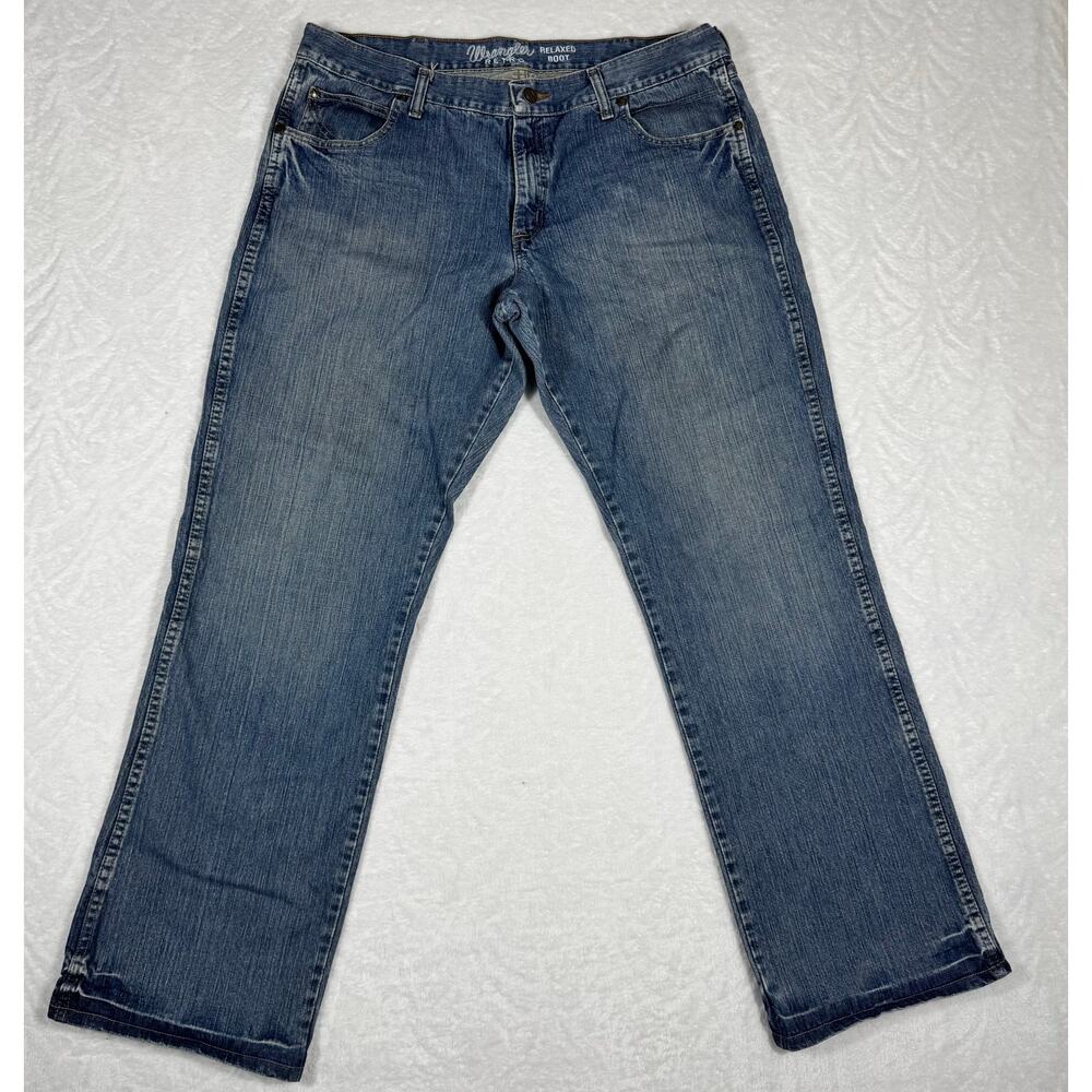 Wrangler Men's Bootcut Jeans in Medium Blue Wash